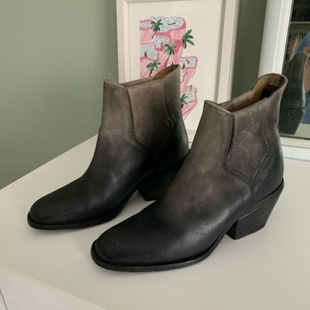 Women’s Free People Gray Black Leather Western Ankle Boots, size 7